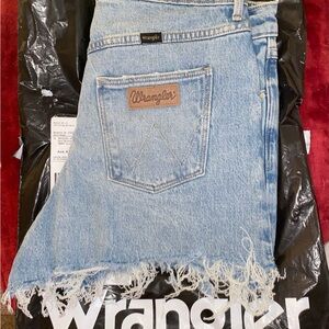 Women’s Wrangler blue Jean cut off shorts size 29 new with tags